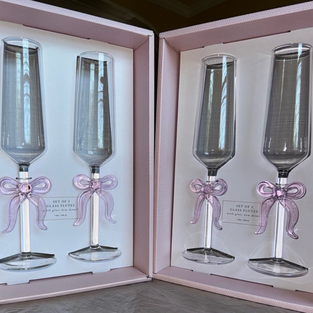Cupcakes & Cashmere Pink Bow Champagne Glasses